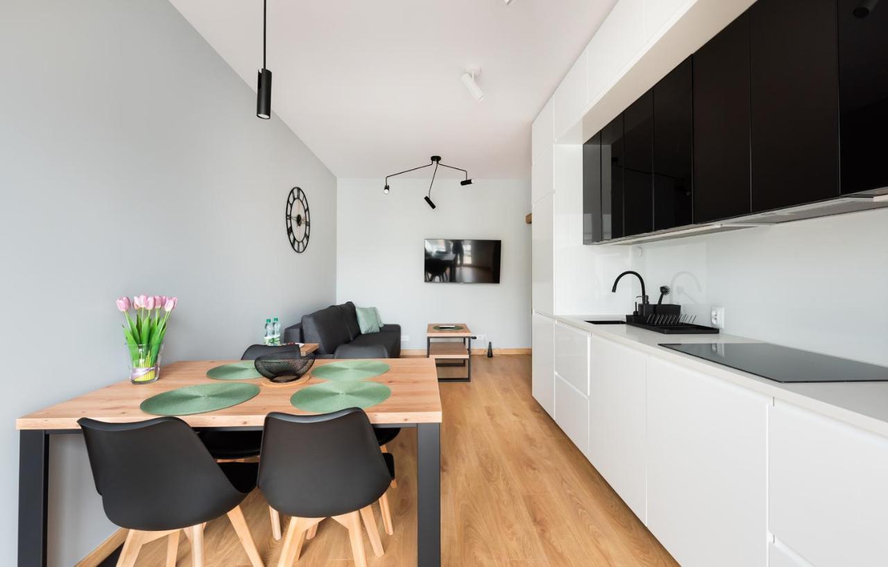 Wola Skwer Sunny Apartment Warsaw Exterior photo